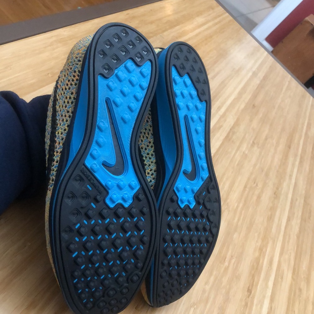 Nike Flyknit Racer! Like New! - Picture 6 of 8